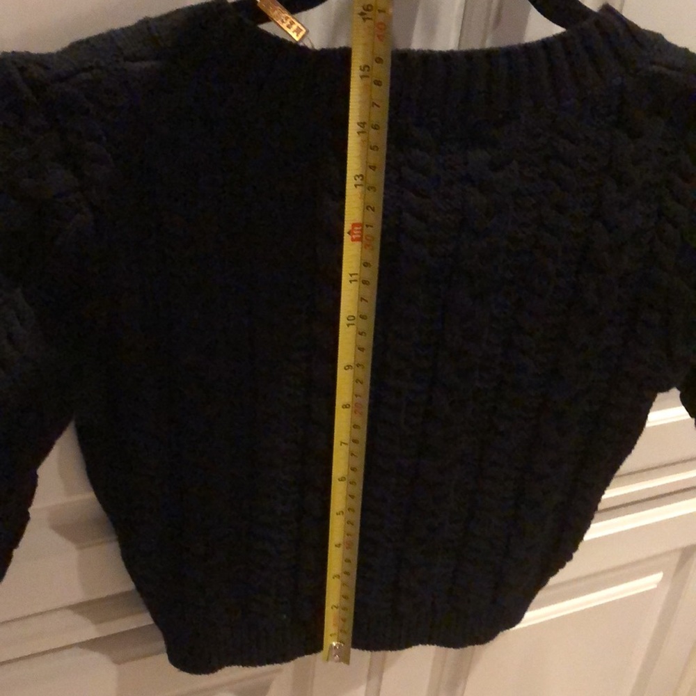 ⭐️Meshki Cropped Cable Knit 3/4 sleeved Sweater - Picture 13 of 16